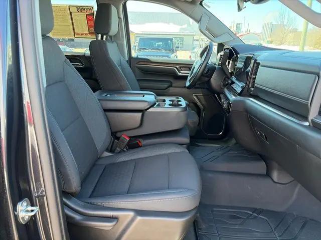2023 Chevrolet Silverado 1500 4WD Crew Cab Standard Bed LT