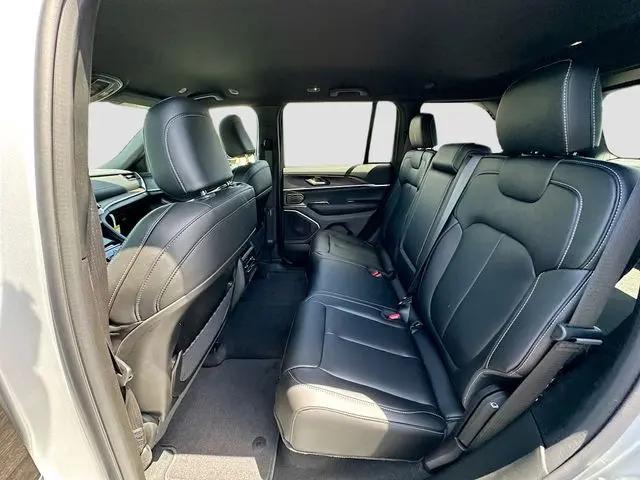 2026 Jeep Grand Cherokee Limited 4x2