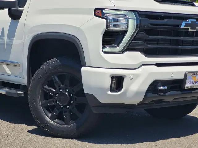 2024 Chevrolet Silverado 3500HD 4WD Crew Cab Long Bed High Country