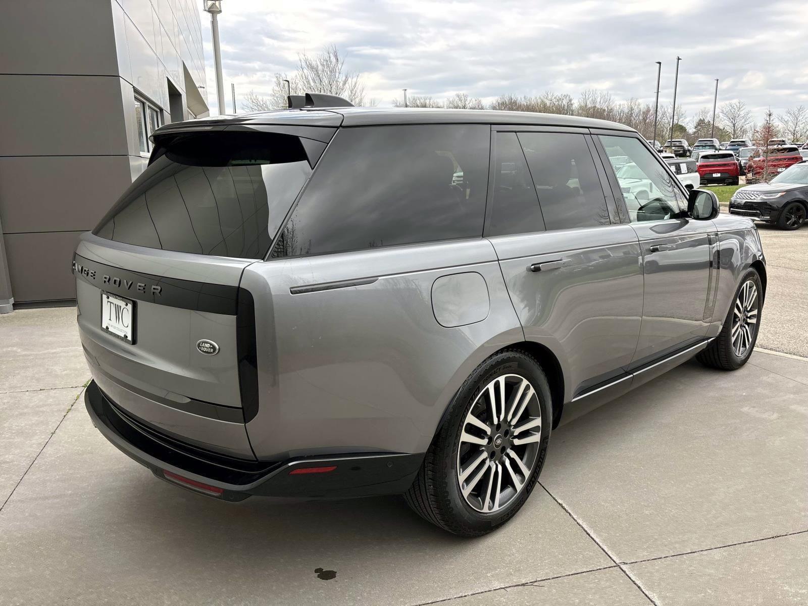 View vehicle photo 5