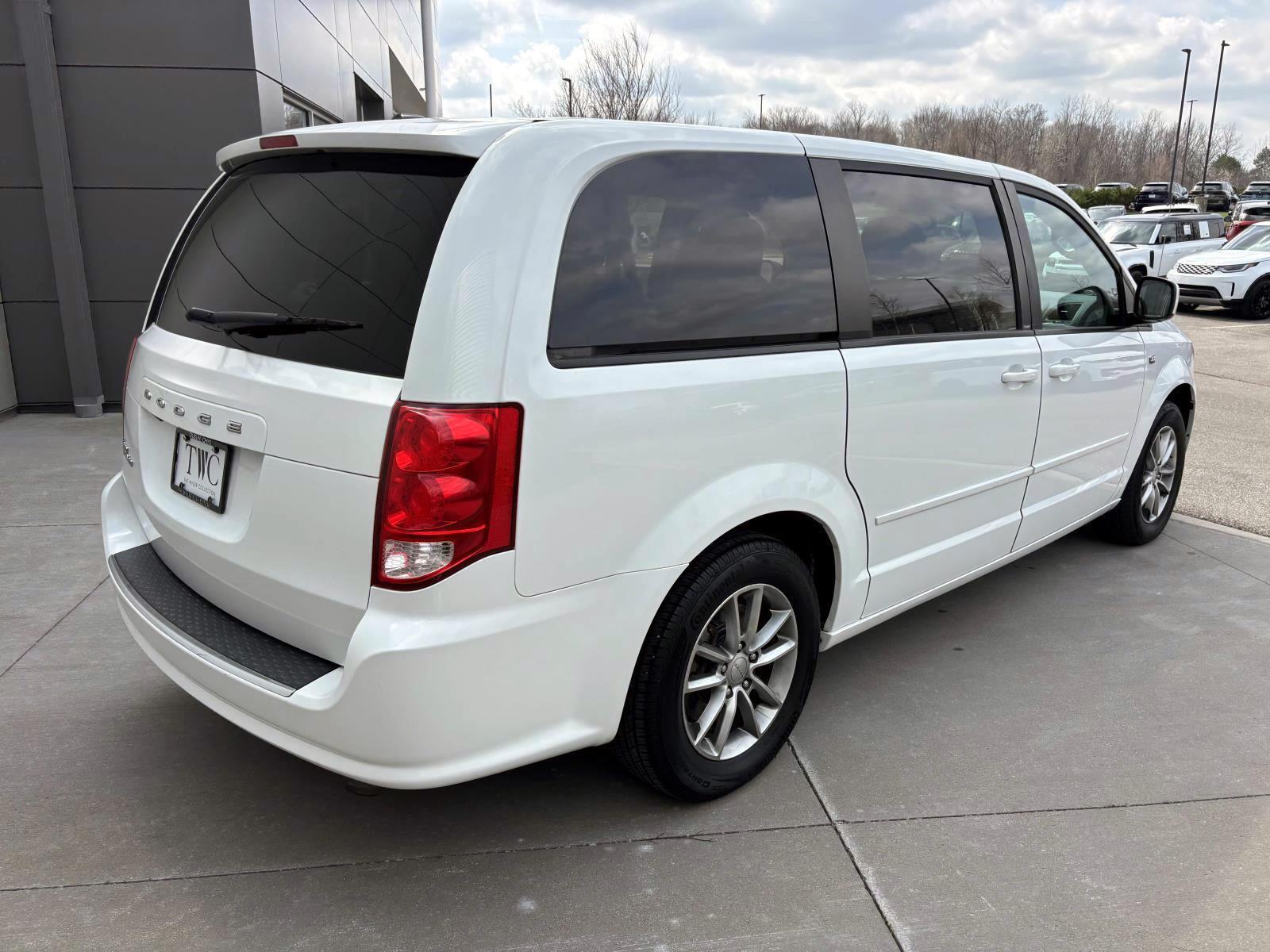 View vehicle photo 5