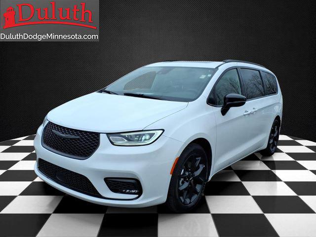 2025 Chrysler Pacifica Limited for sale in Duluth, MN
