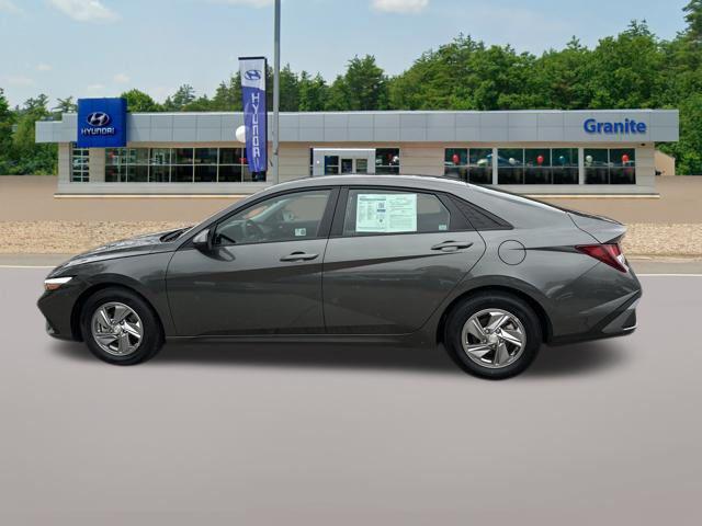 2024 Hyundai Elantra SE