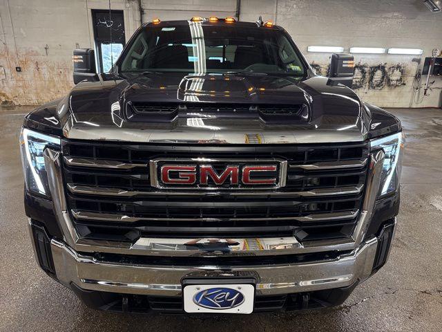 2026 GMC Sierra 2500HD Crew Cab, Standard Bed, SLE, 4WD
