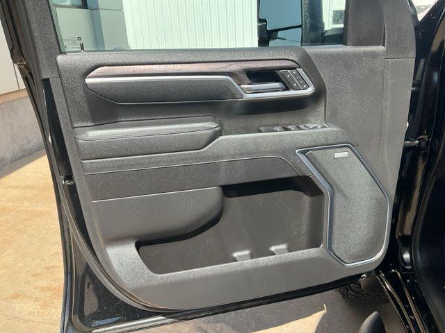 2025 Chevrolet Silverado 2500HD 4WD Crew Cab Standard Bed LTZ