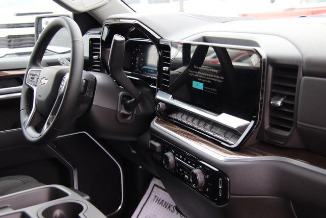 2026 Chevrolet Silverado 1500 4WD Crew Cab Standard Bed LT