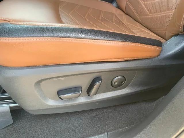 2025 Nissan Pathfinder Platinum FWD