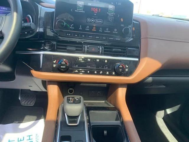 2025 Nissan Pathfinder Platinum FWD