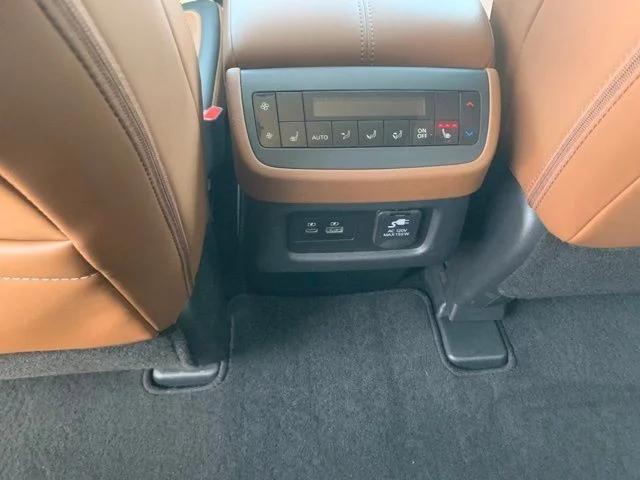 2025 Nissan Pathfinder Platinum FWD