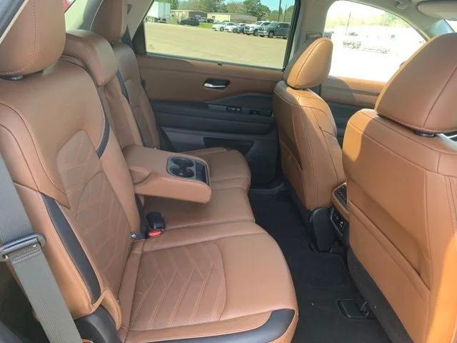 2025 Nissan Pathfinder Platinum FWD