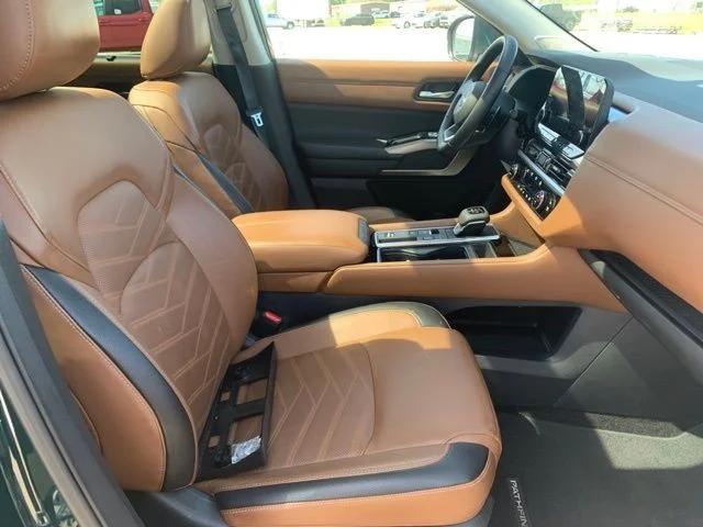 2025 Nissan Pathfinder Platinum FWD