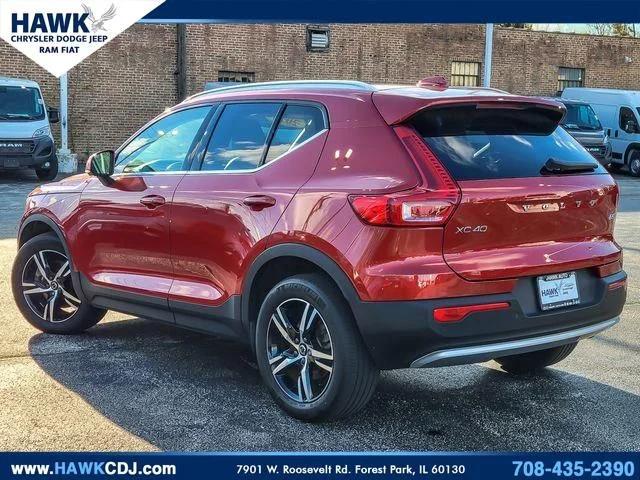 2023 Volvo XC40 B5 Plus Bright Theme