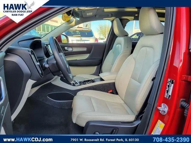 2023 Volvo XC40 B5 Plus Bright Theme