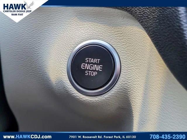 2023 Volvo XC40 B5 Plus Bright Theme
