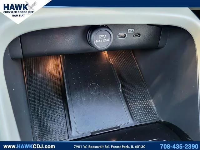 2023 Volvo XC40 B5 Plus Bright Theme