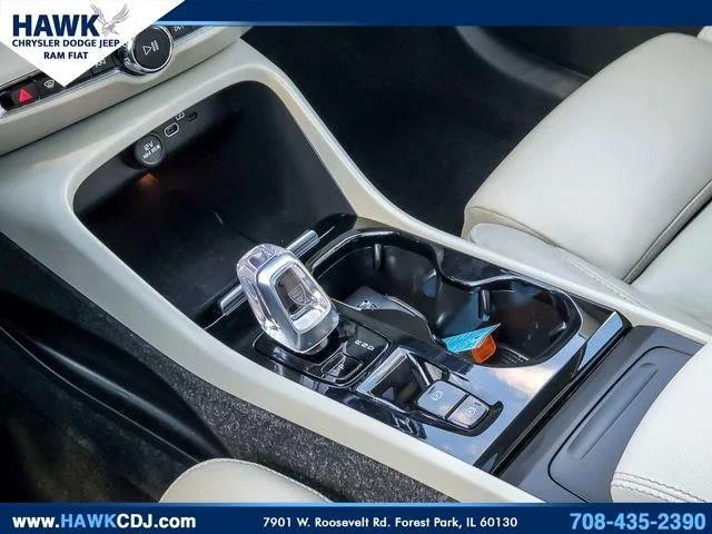 2023 Volvo XC40 B5 Plus Bright Theme