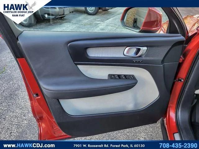 2023 Volvo XC40 B5 Plus Bright Theme