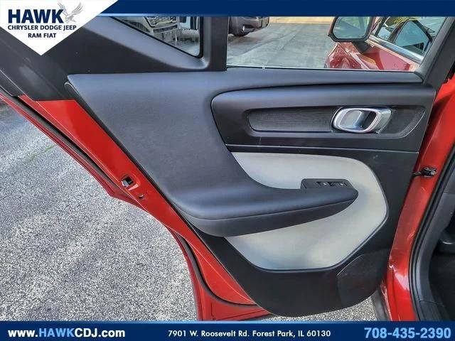 2023 Volvo XC40 B5 Plus Bright Theme
