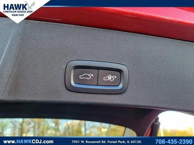2023 Volvo XC40 B5 Plus Bright Theme