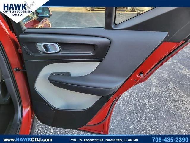 2023 Volvo XC40 B5 Plus Bright Theme