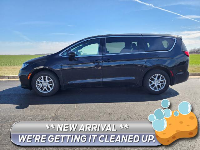 2025 Chrysler Pacifica Select for sale in Watseka, IL