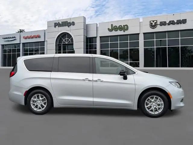 2026 Chrysler Voyager LX