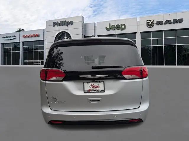 2026 Chrysler Voyager LX