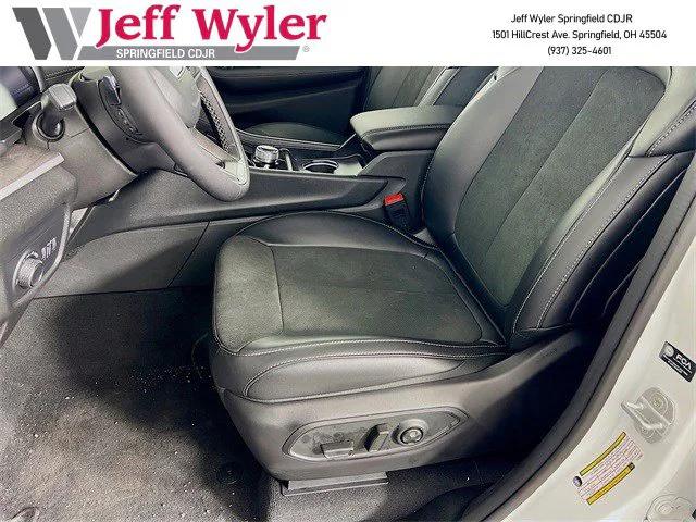 2026 Jeep Grand Cherokee GRAND CHEROKEE LAREDO ALTITUDE 4X4 2026 Jeep Grand Cherokee GRAND CHEROKEE LAREDO ALTITUDE 4X4