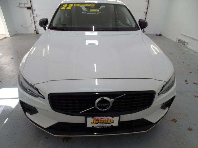 2022 Volvo S60 B5 Momentum