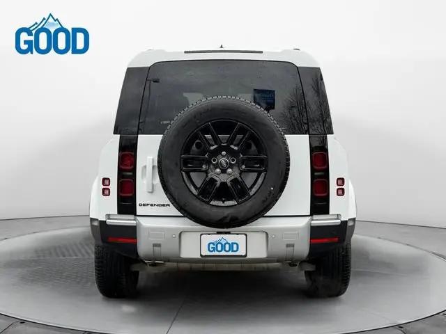2025 Land Rover Defender 110 P300