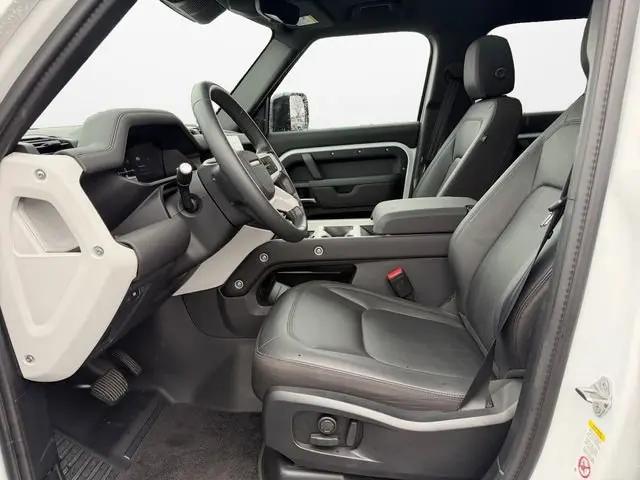 2025 Land Rover Defender 110 P300