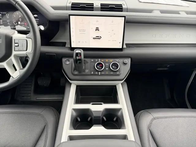 2025 Land Rover Defender 110 P300