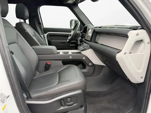 2025 Land Rover Defender 110 P300