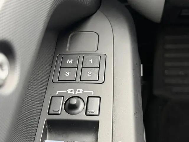 2025 Land Rover Defender 110 P300