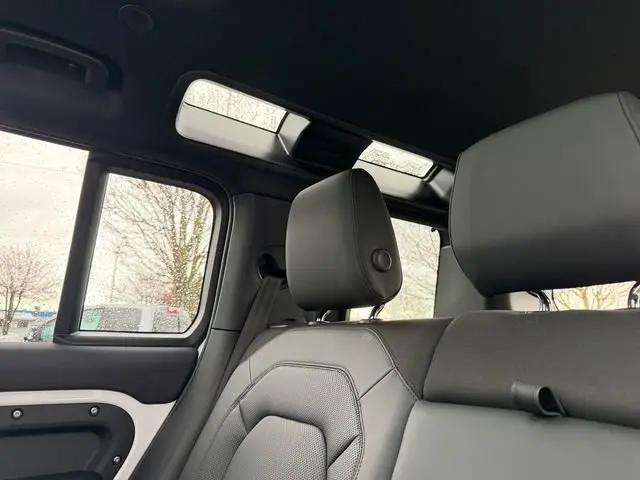 2025 Land Rover Defender 110 P300