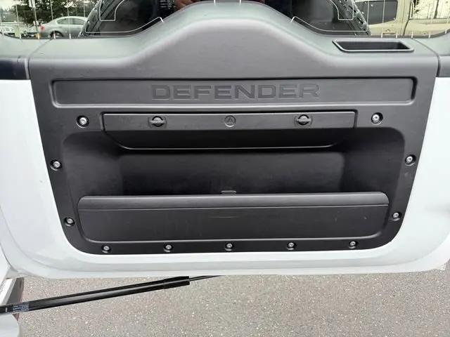 2025 Land Rover Defender 110 P300