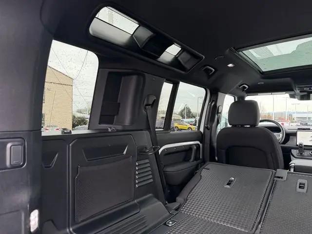 2025 Land Rover Defender 110 P300