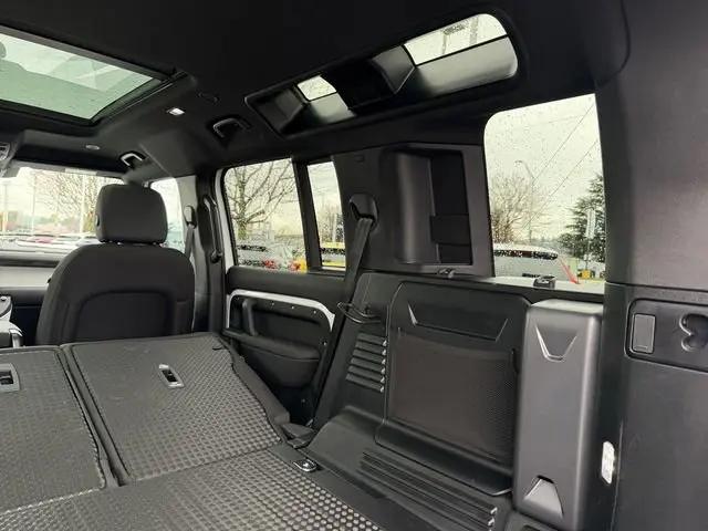 2025 Land Rover Defender 110 P300