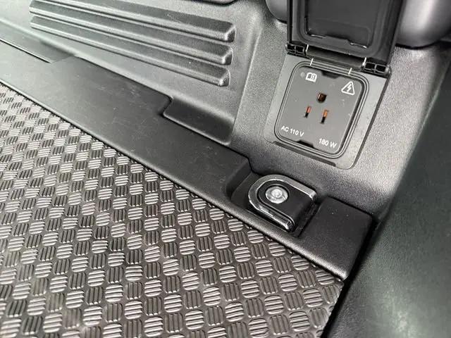 2025 Land Rover Defender 110 P300