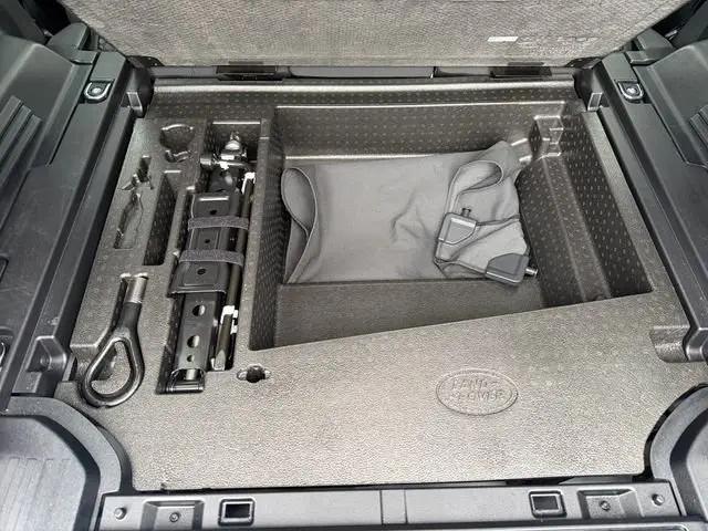 2025 Land Rover Defender 110 P300