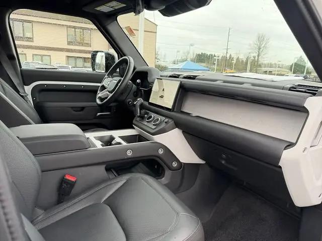 2025 Land Rover Defender 110 P300