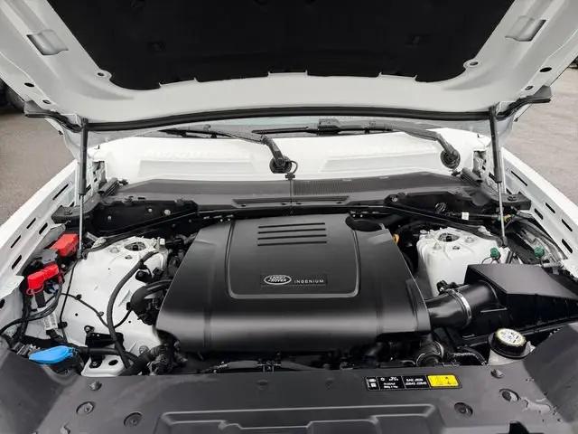 2025 Land Rover Defender 110 P300
