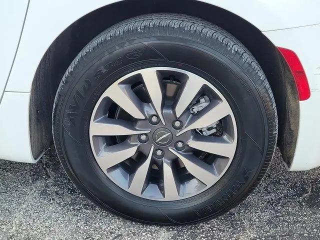 2024 Chrysler Pacifica Hybrid Select