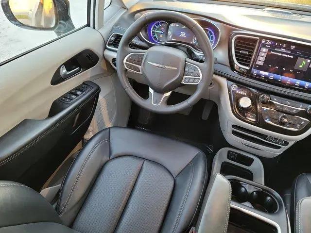 2024 Chrysler Pacifica Hybrid Select