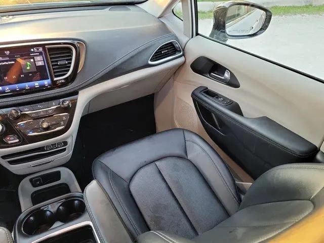 2024 Chrysler Pacifica Hybrid Select