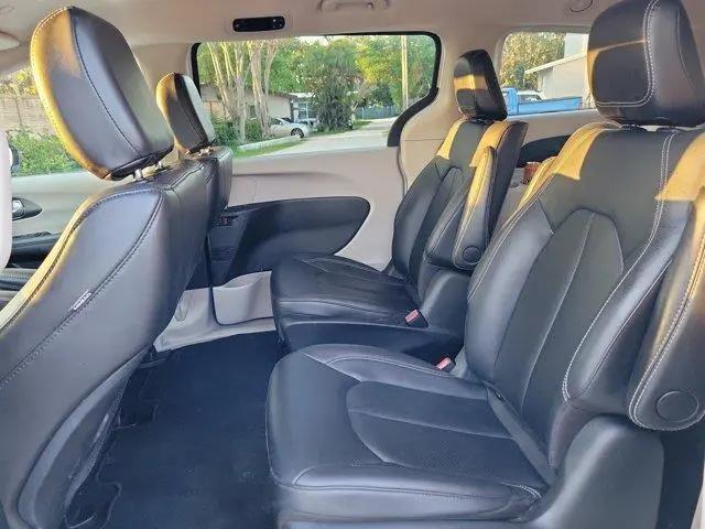 2024 Chrysler Pacifica Hybrid Select