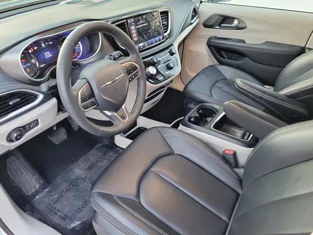 2024 Chrysler Pacifica Hybrid Select