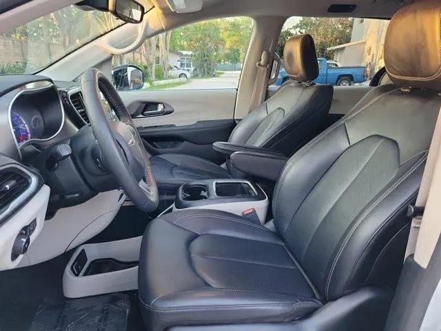 2024 Chrysler Pacifica Hybrid Select