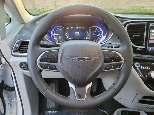 2024 Chrysler Pacifica Hybrid Select