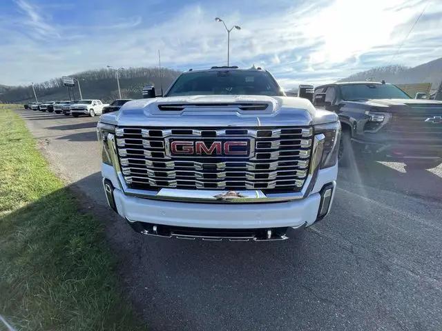 2026 GMC Sierra 2500HD Crew Cab, Standard Bed, Denali, 4WD